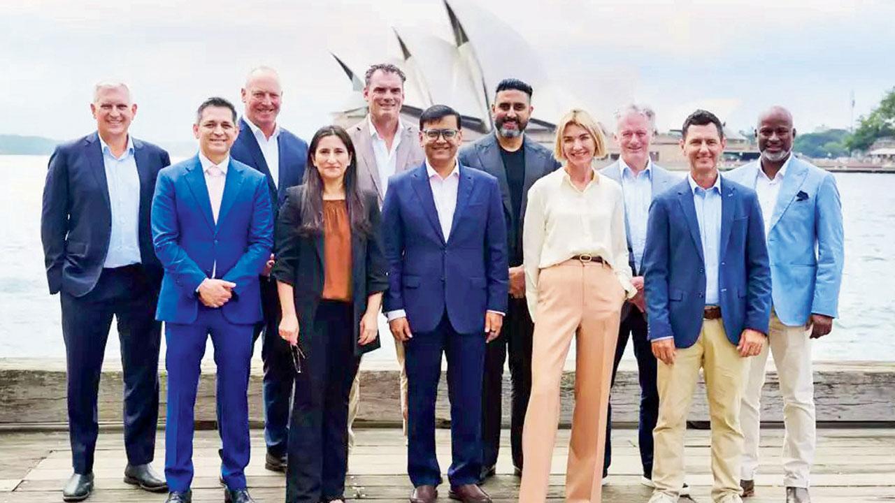 ઑસ્ટ્રેલિયામાં ટીમના માલિકો અને અધિકારીઓ સાથે અભિષેક બચ્ચને સ્પેશ્યલ ફોટોશૂટ કરાવ્યું હતું