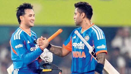 કૅપ્ટન સૂર્યકુમાર યાદવ અને અભિષેક શર્મા વચ્ચે ૧૦૨ રનની પાર્ટનરશિપ થઈ હતી