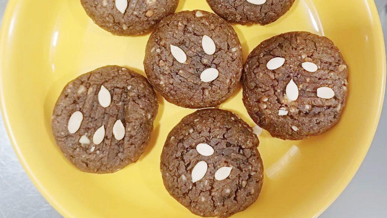 આટા જૅગરી આમન્ડ કુકીઝ