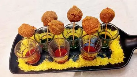 દાબેલી બૉમ્બ્સ