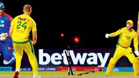 જોબર્ગ સુપર કિંગ્સના વિકેટકીપર ડોનોવન ફરેરાના ડાયરેક્ટ થ્રોને કારણે હરીફ ટીમનો પ્લેયર રનઆઉટ થયો અને મૅચ સુપર ઓવરમાં  પહોંચી હતી.