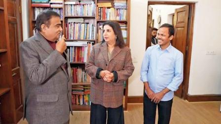 નીતિન ગડકરીના ઘરે પહોંચેલા ફારાહ ખાન અને દિલીપ