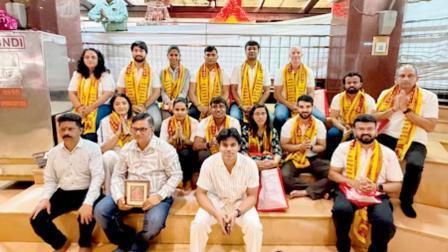 ગુજરાત જાયન્ટ્સના કોચ અને પ્લેયરો સિદ્ધિવિનાયકના દર્શને પહોંચ્યા