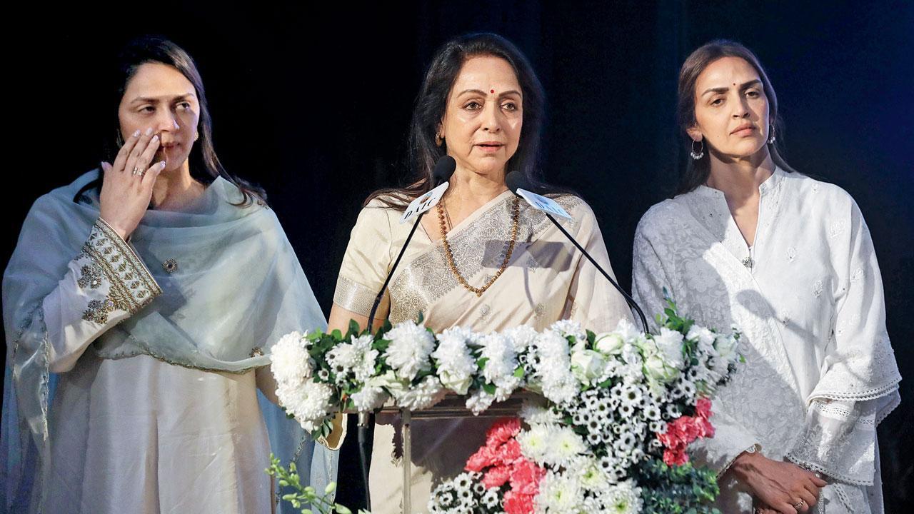 બન્ને પરિવારે ધર્મેન્દ્ર માટે શા માટે અલગ-અલગ પ્રાર્થનાસભા રાખી?