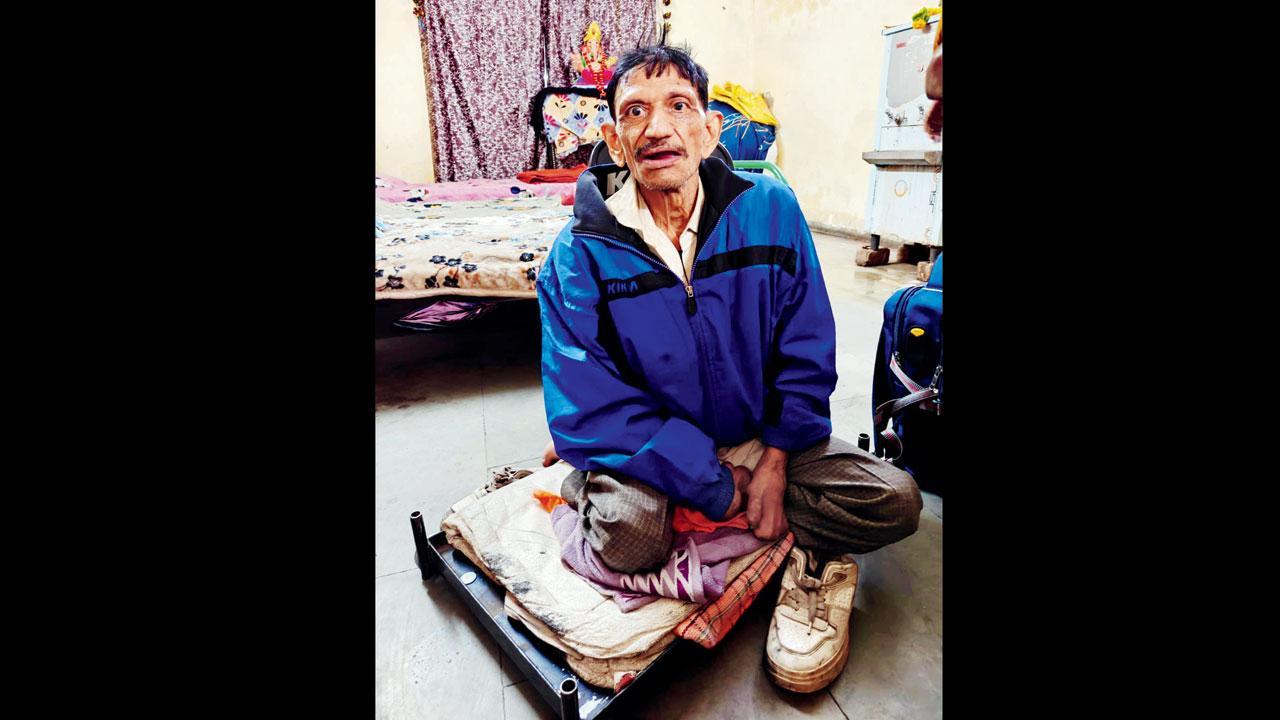 ઇન્દોરના સરાફા બઝારનાે શારીરિક રીતે અક્ષમ કરોડપતિ ભિખારી માંગીલાલ