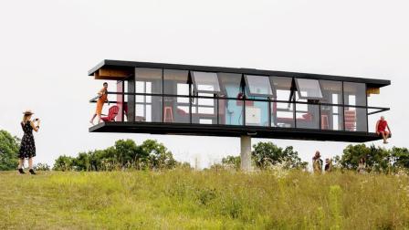 ૪૨ ફુટ લાંબું અને આઠ ફુટ પહોળું આ ઘર ખરેખર ઝૂલતું ઘર છે