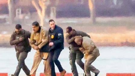 વેનેઝુએલાના પદભ્રષ્ટ રાષ્ટ્રપતિ નિકોલસ માદુરોને ગઈ કાલે ન્યુ યૉર્કના મૅનહૅટનની ફેડરલ કોર્ટમાં રજૂ કરવામાં આવ્યા હતા