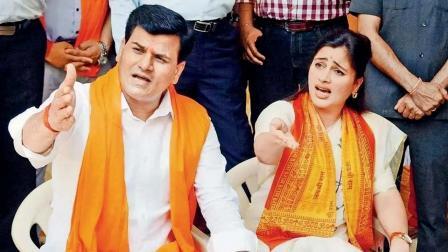 રવિ રાણા અને તેમનાં પત્ની અને ભૂતપૂર્વ સંસદસભ્ય નવનીત રાણા