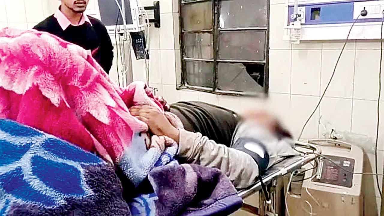 સોનાની ચોરીના આરોપમાં પકડાયેલા યુવકના પ્રાઇવેટ પાર્ટમાં પોલીસે પેટ્રોલ રેડ્યું