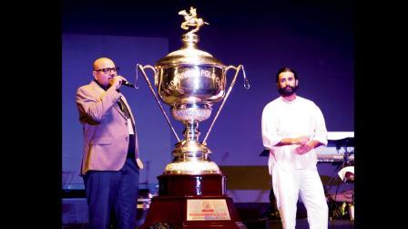 માણસો કરતાં પણ ઊંચી છે પોલોની આ ટ્રોફી.