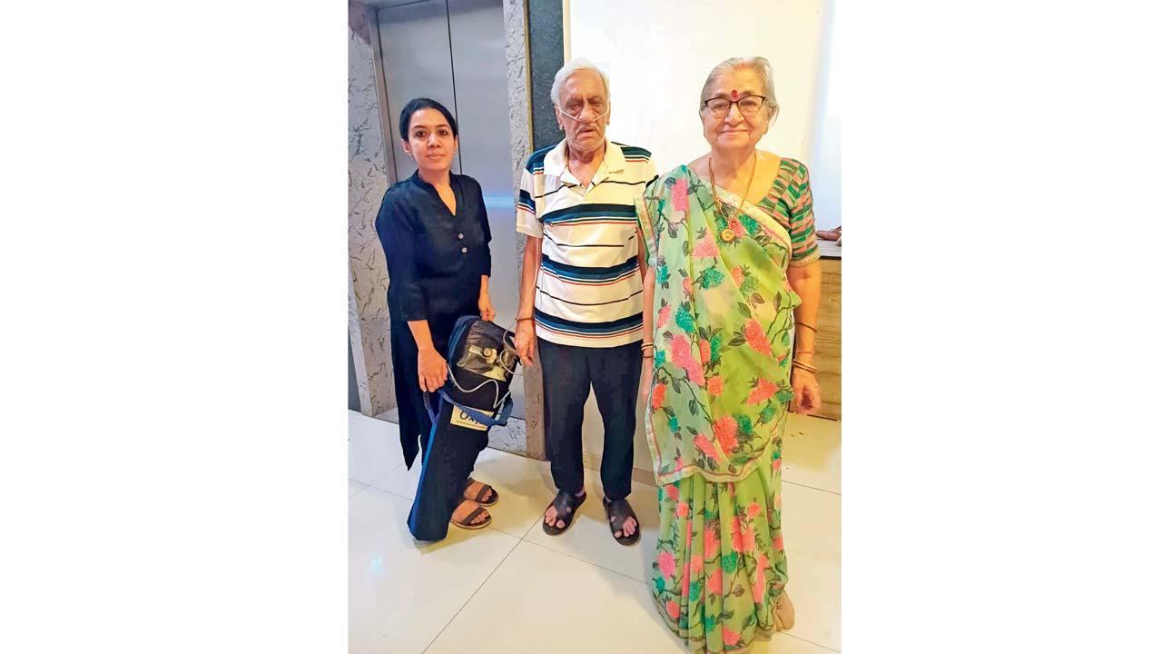 ગઈ કાલે વોટિંગ-સેન્ટર પર ઑક્સિજનના બાટલા સાથે આવેલા પુરુષોત્તમભાઈ.