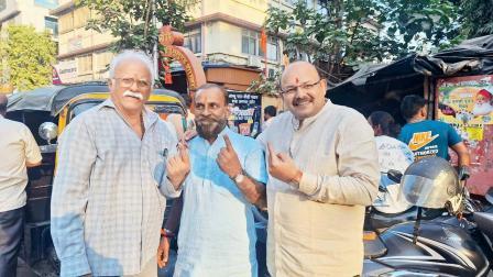 અનોખો સંકલ્પ- એકાવન લોકો પાસે મતદાન કરાવ્યું અને પછી પોતાનો મતાધિકાર વાપર્યો