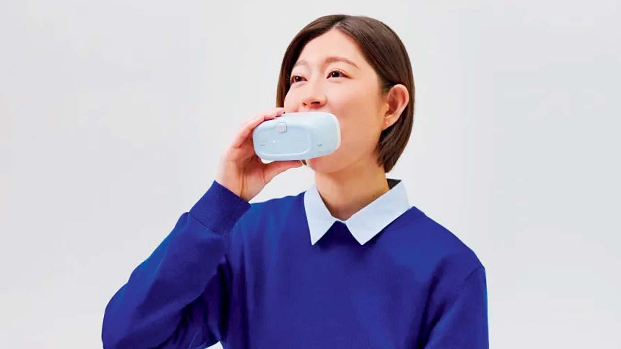 આ બ્રશ એકસાથે મોંમાં દાંતને બન્ને તરફથી સાફ કરી લે છે