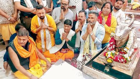 મંદિરના પૂજારીએ સુનીલ શેટ્ટી પાસે પૂજન-અર્ચન કરાવ્યું હતું