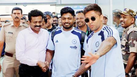 તિરુવનંતપુરમના ઍરપોર્ટ પર લોકલ બૉય સંજુ સૅમસનનો બૉડીગાર્ડ બન્યો કૅપ્ટન સૂર્યા