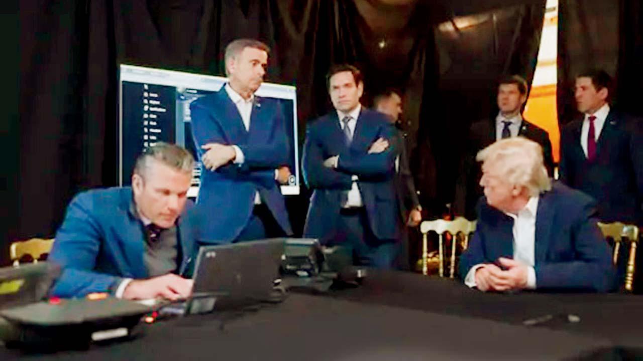 ડોનલ્ડ ટ્રમ્પે નિકોલસ માદુરોને પકડવાના આખા મિશનને કન્ટ્રોલ રૂમમાંથી લાઇવ નિહાળ્યું હતું.