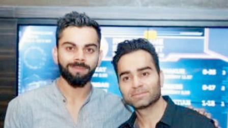 વિરાટ કોહલીની મોટા ભાઈ વિકાસ કોહલી સાથેની ફાઇલ તસવીર