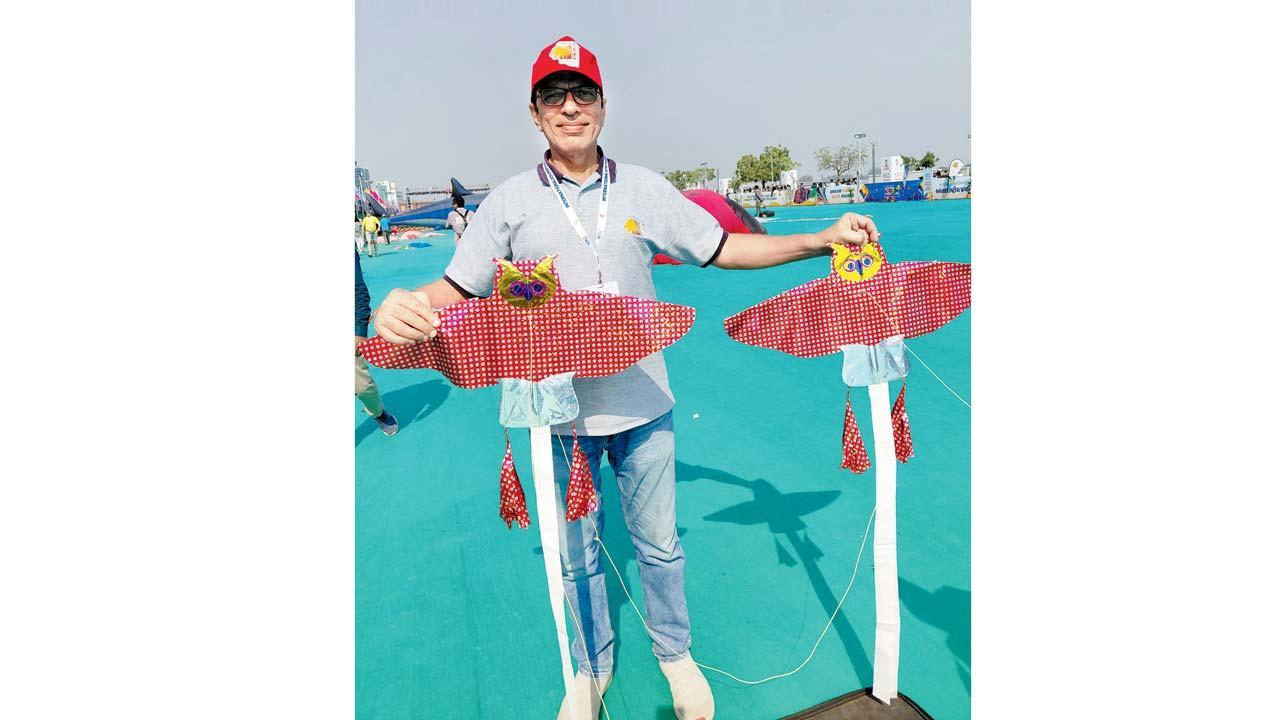 દીપક કાપડિયા. 