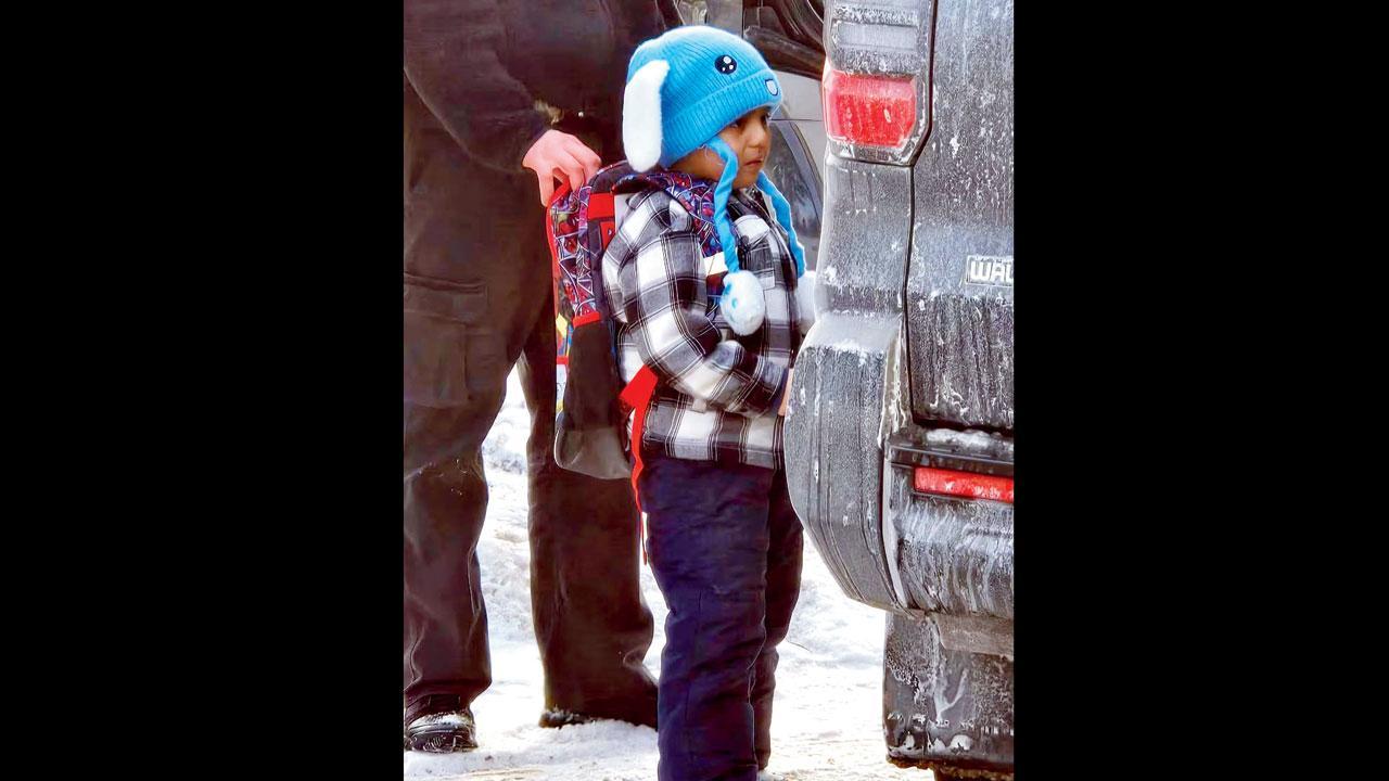 ફેડરલ એજન્ટો પાંચ વર્ષના લિયામ કોનેજો રામોસને પરિવારના ડ્રાઇવ-વેમાં ચાલતી કારમાંથી લઈ ગયા હતા