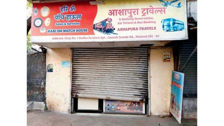 ગણેશ ગાવડે રોડ પર આશાપુરા ટ્રાવેલ્સની દુકાનનું શટર તોડવાનો પ્રયત્ન કરવામાં આવ્યો હતો.