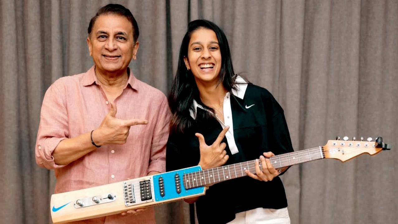 ગાવસકરે જેમિમાને બૅટ આકારનું ગિટાર ગિફ્ટ કર્યું