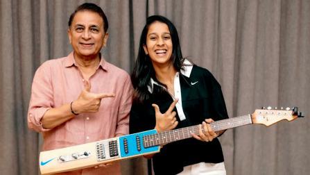 ગાવસકરે જેમિમાને બૅટ આકારનું ગિટાર ગિફ્ટ કર્યું