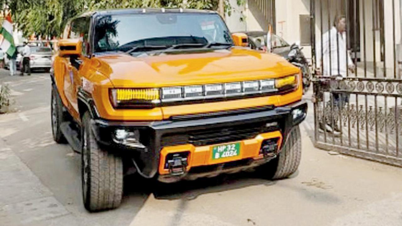 રોહિત શેટ્ટીએ ખરીદી ૪.૫૭ કરોડ રૂપિયાની હમર ઈવી