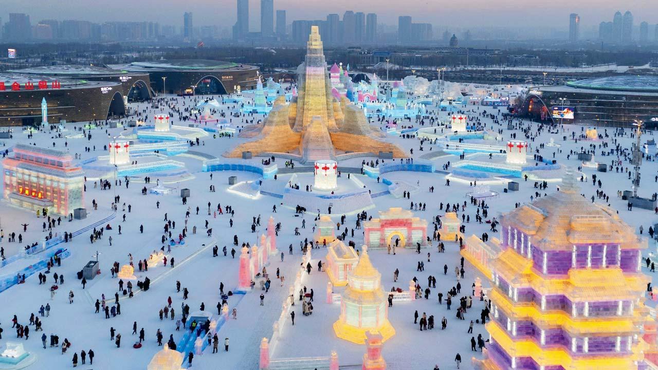  બરફમાંથી બનાવેલાં જાયન્ટ શિલ્પોનો વાર્ષિક ઉત્સવ