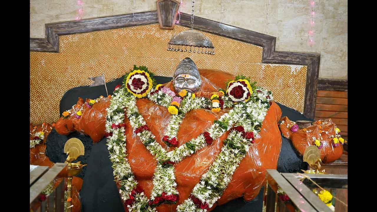 ઠંડા લાવાના ખડકમાંથી બનેલા ઘોડપદેવ