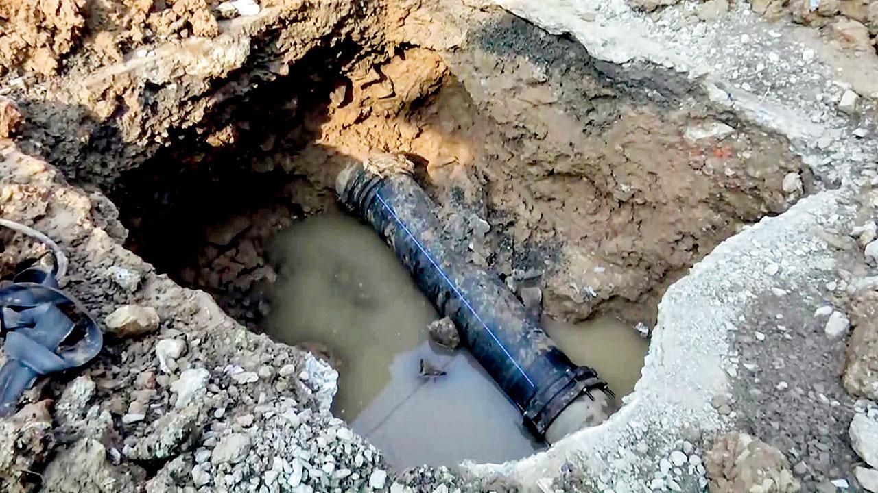 ઇન્દોરમાં પાણીની પાઇપલાઇનમાં સીવેજનું ગંદું પાણી મિક્સ થઈ ગયું હતું