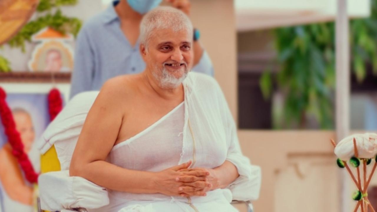 પરમ પૂજ્ય ગચ્છાધિપતિ જૈનાચાર્ય યુગભૂષણસૂરીજી