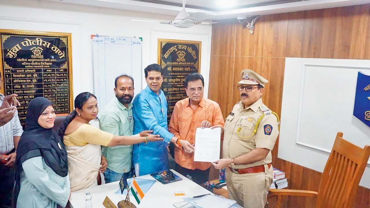 ગઈ કાલે મુંબ્રા પોલીસ-સ્ટેશનમાં કિરીટ સોમૈયા.