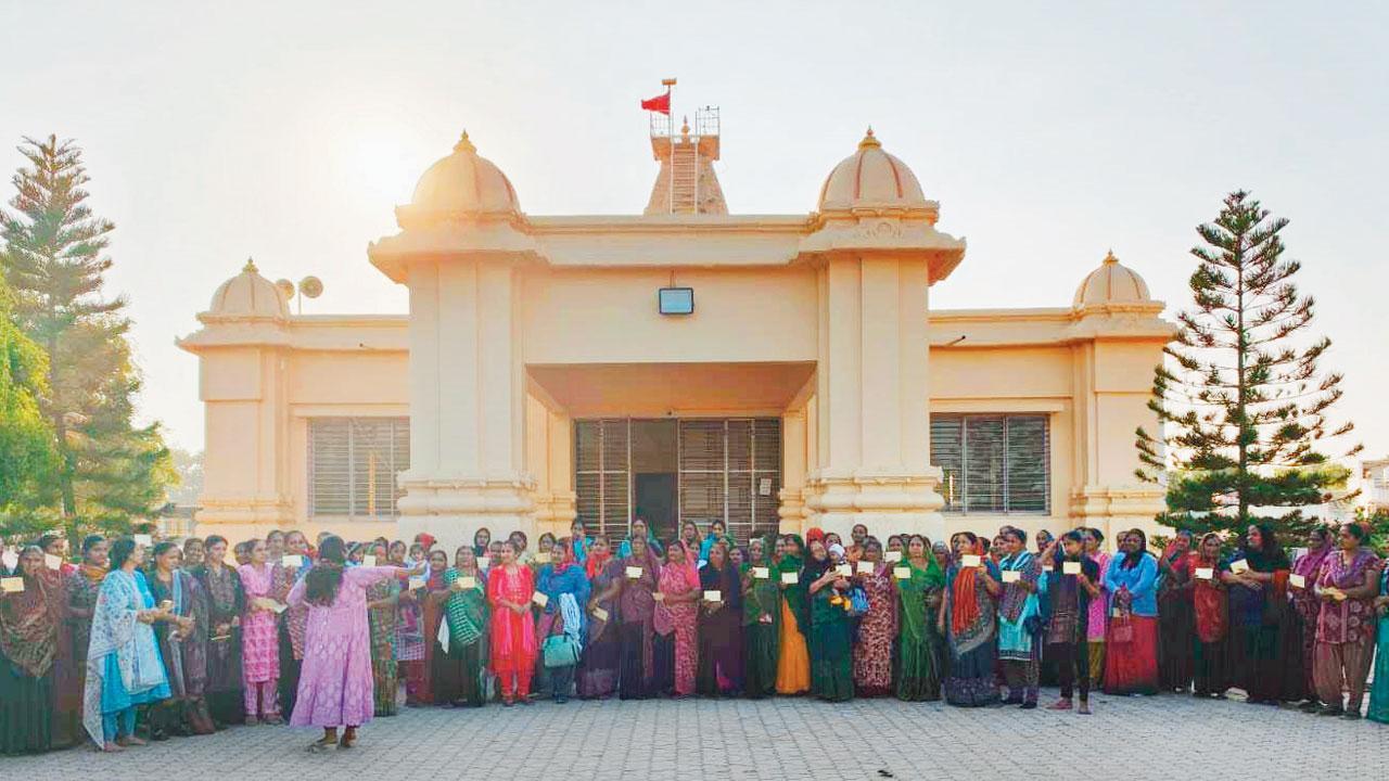 કાઠડા ગામની મહિલાઓ અને દીકરીઓએ નરેન્દ્ર મોદીને ટપાલ લખી હતી