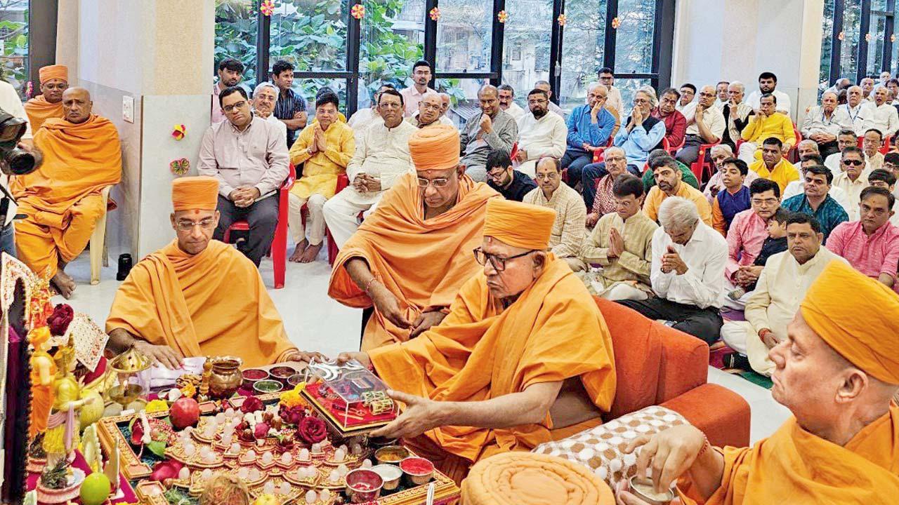 મુલુંડમાં BAPS સ્વામીનારાયણ મંદિરનો ત્રિદિવસીય મૂર્તિપ્રતિષ્ઠા મહોત્સવ યોજાયો હતો