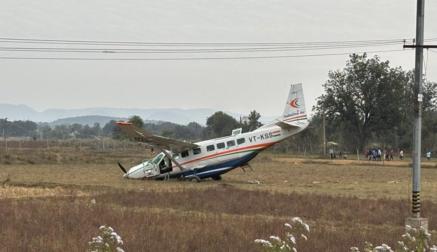 ઓડિશામાં વિમાનનું ખેતરમાં ઇમરજન્સી લેન્ડિંગ (તસવીર સૌજન્ય: સોશિયલ મીડિયા)