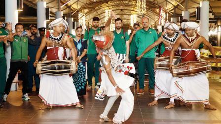 શ્રીલંકામાં ભારતીય ટીમનું સ્વાગત કરવામાં આવ્યું