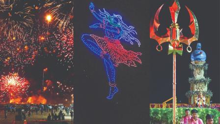 સોમનાથમાં ગઈ કાલે રાત્રે અદ‍્ભુત ડ્રોન-શો અને આતશબાજી થયાં હતાં.  ગઈ કાલે સોમનાથમાં ઋષિકુમારો સાથે ઓમકારનાદ કરતા નરેન્દ્ર મોદી.