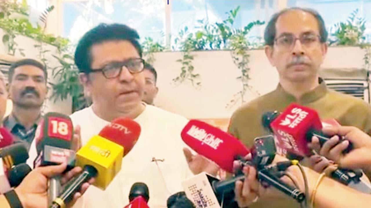 ગઈ કાલે દાદરમાં પત્રકારોને સંબોધી રહેલા રાજ ઠાકરે અને ઉદ્ધવ ઠાકરે