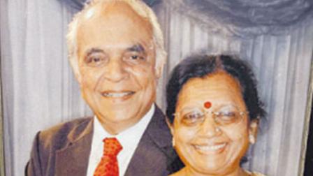 શારદા શાહ પતિ કિશોરભાઈ સાથે