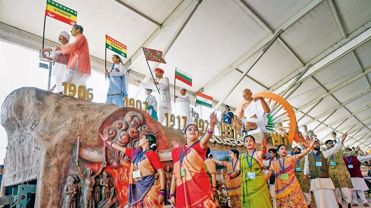 રિપબ્લિક ડેની પરેડમાં ભાગ લેનારા ટૅબ્લોનો ગઈ કાલે મીડિયા માટે પ્રીવ્યુ રાખવામાં આવ્યો હતો.