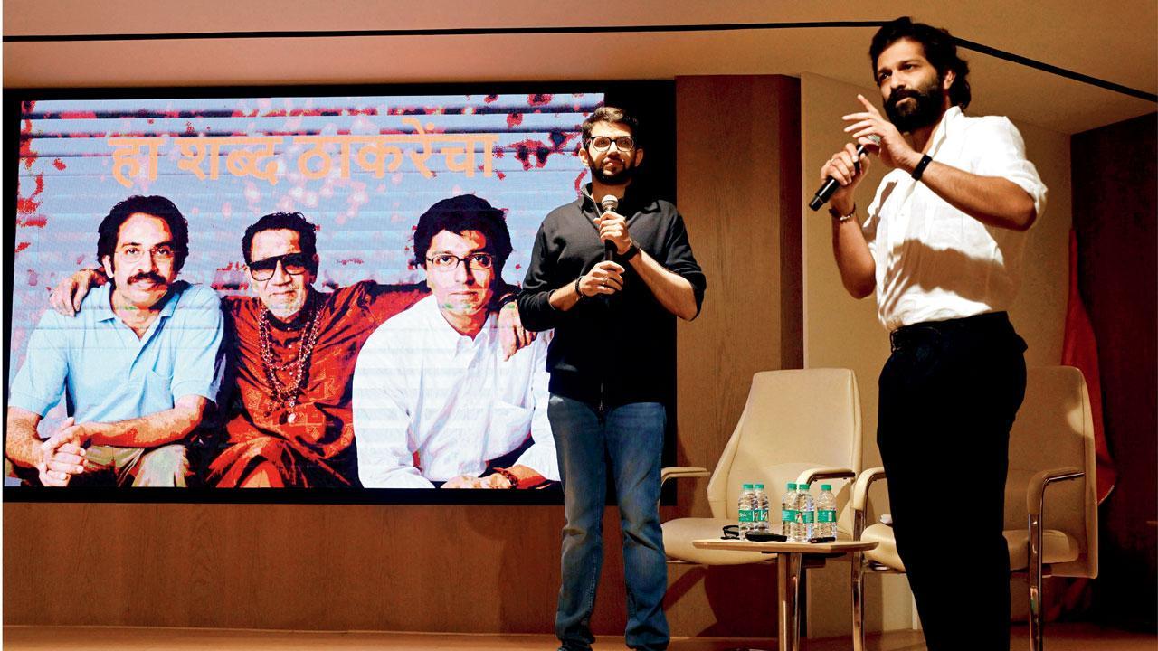 ગઈ કાલે મૅનિફેસ્ટોની જાહેરાત દરમ્યાન આદિત્ય અને અમિત ઠાકરે (તસવીર : આશિષ રાજે)