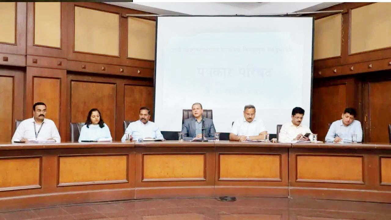 કમિશનર સૌરભ રાવે પત્રકારો સાથે વાત કરી