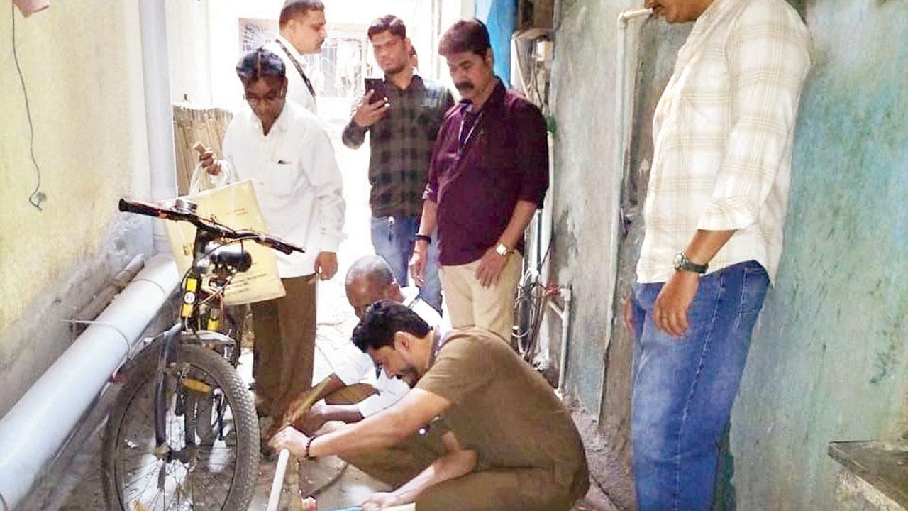 થાણેના વર્તકનગરમાં પાણીના બિલના પૈસા બાકી રાખનારા સામે કરવામાં આવી કાર્યવાહી