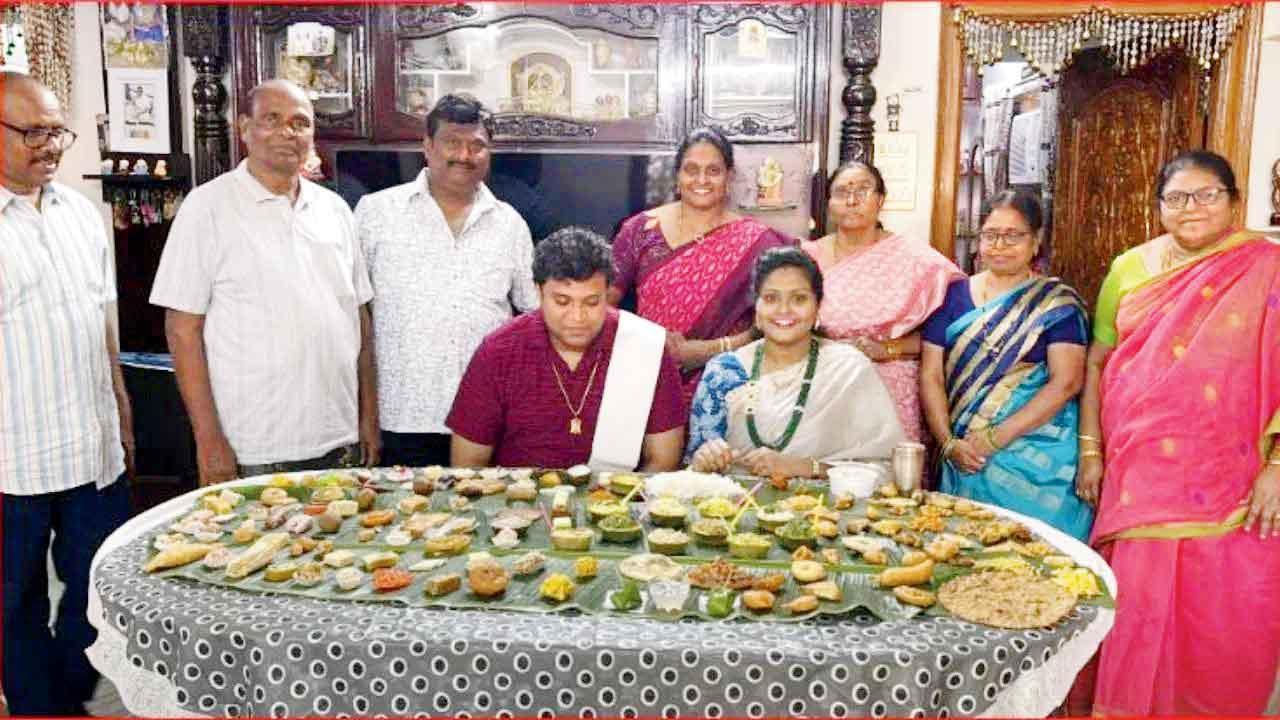 છપ્પનભોગ નહીં, ૧૫૮ મીઠાઈઓથી જમાઈનું સ્વાગત કર્યું સાસુ-સસરાએ