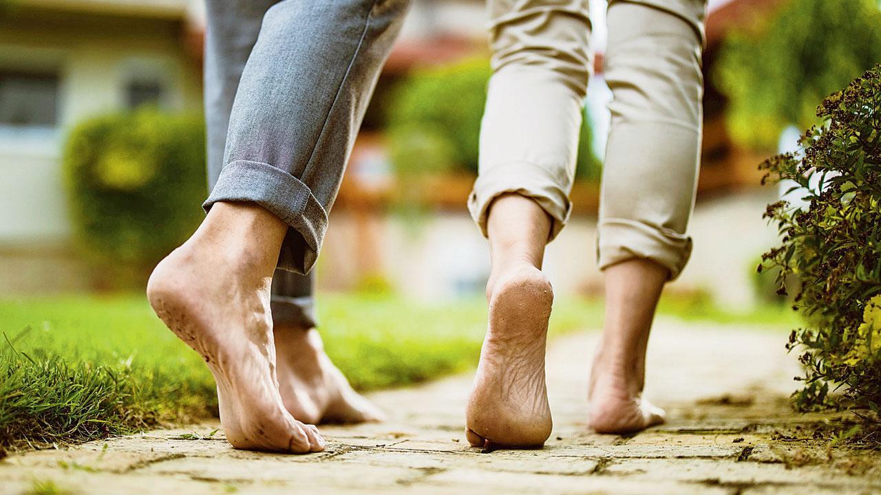 કયા સંજોગોમાં ન ચાલે ખુલ્લા પગે ચાલવું?