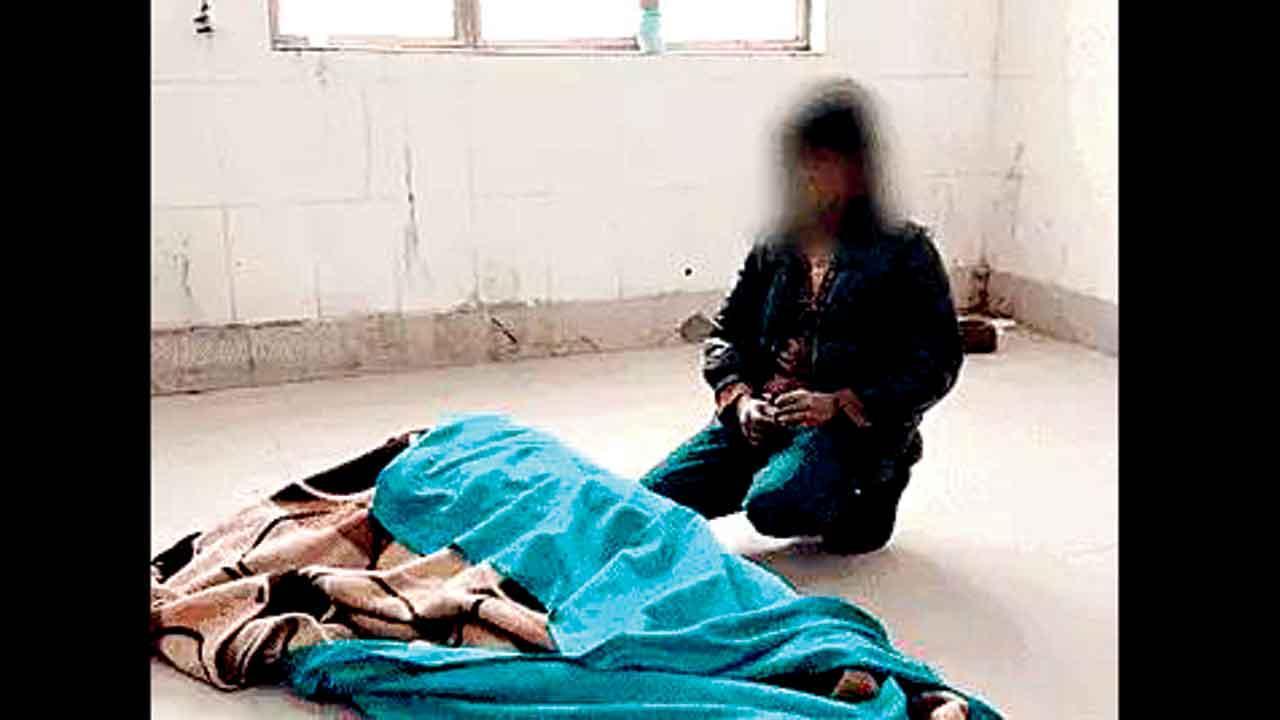 દસ વર્ષના દીકરાએ એકલાએ માનું પોસ્ટમૉર્ટમ અને અંતિમ સંસ્કાર કરાવ્યાં