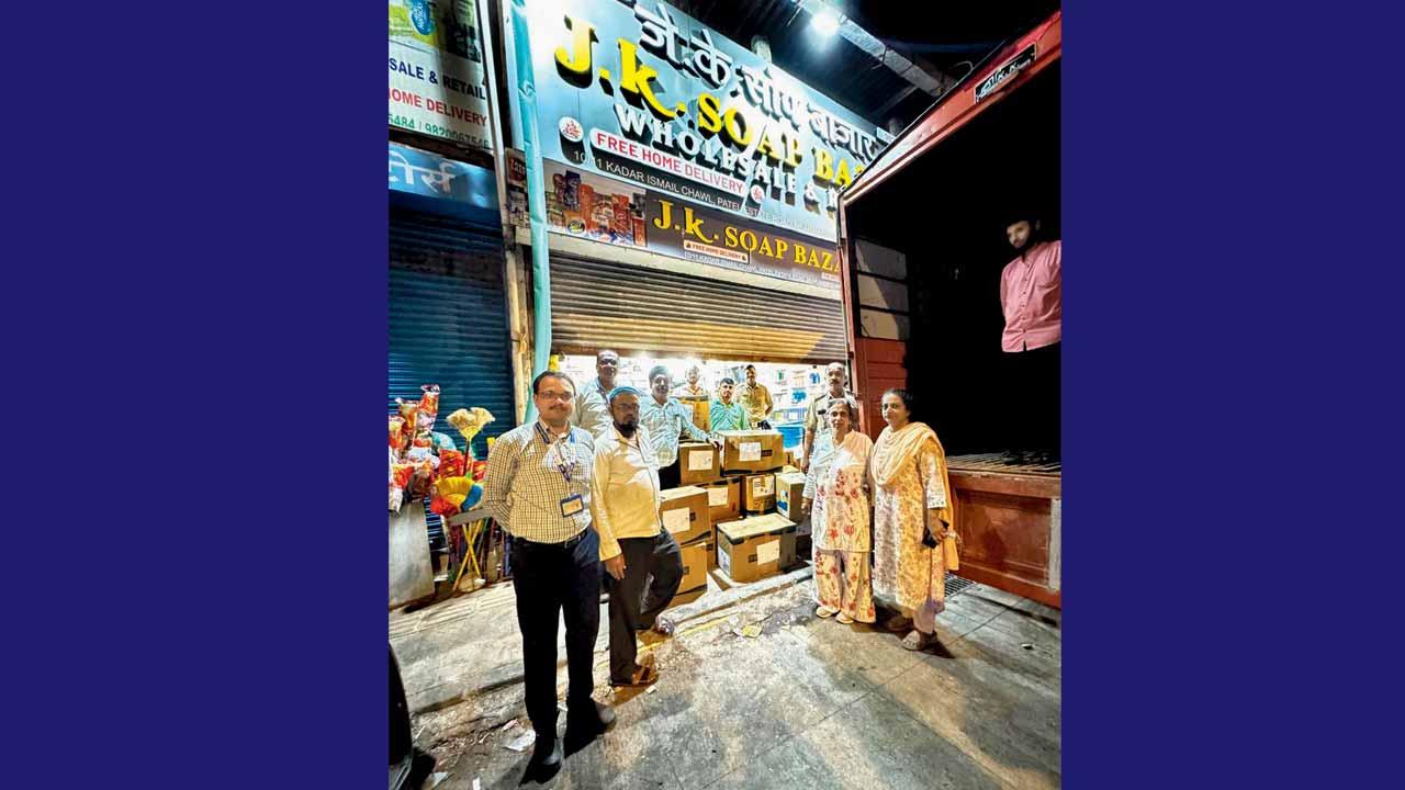 જોગેશ્વરીમાં મેસર્સ જે. કે. સોપ બઝારમાં કરવામાં આવેલી કાર્યવાહી.