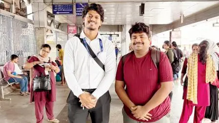 હાલમાં રામકૃષ્ણ ઘોષનો એક ફૅન સાથેનો ફોટો વાઇરલ થઈ રહ્યો છે