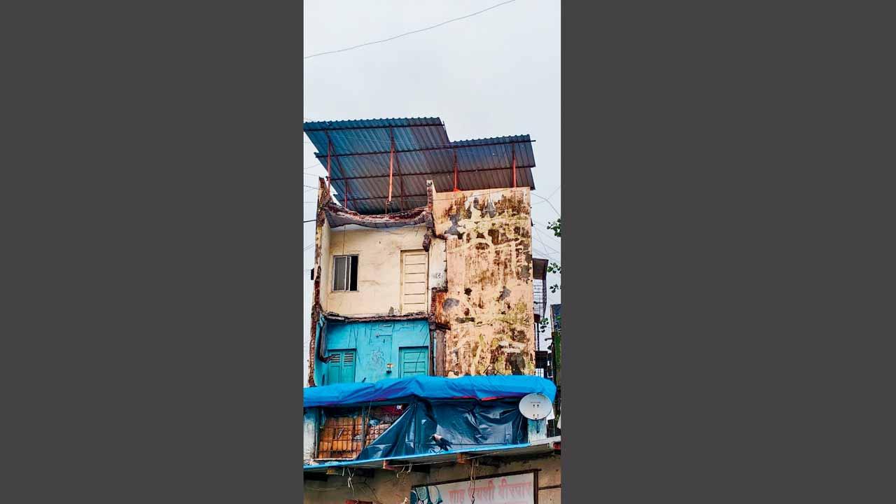 લક્ષ્મી અપાર્ટમેન્ટ બિલ્ડિંગનો તૂટી પડેલો ભાગ.