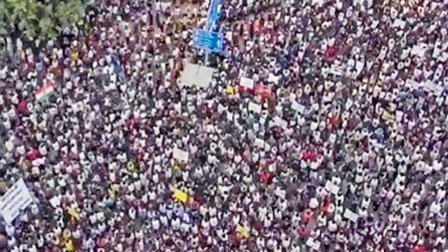 જંતરમંતર પર ગઈ કાલે હજારોની અત્યાર સુધીની સૌથી વધુ ભીડ જોવા મળી હતી. 
